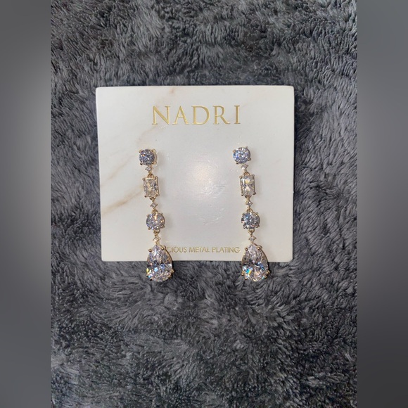 BNWT Nadri Crystal Gold Drop Earrings $75 - Picture 3 of 4